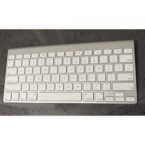 Apple A1314 Wireless  Bluetooth Keyboard tested and works
